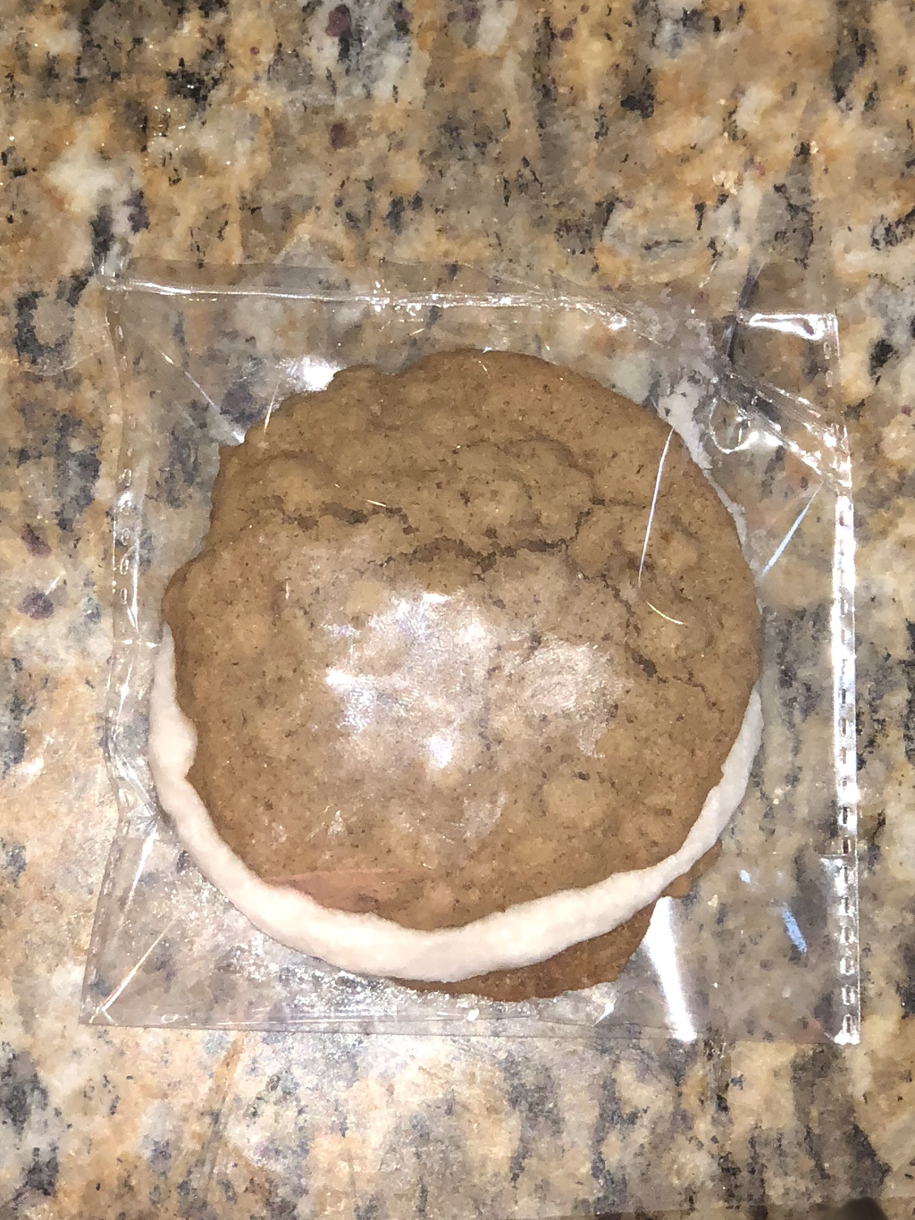 2 Sandwich Cookies